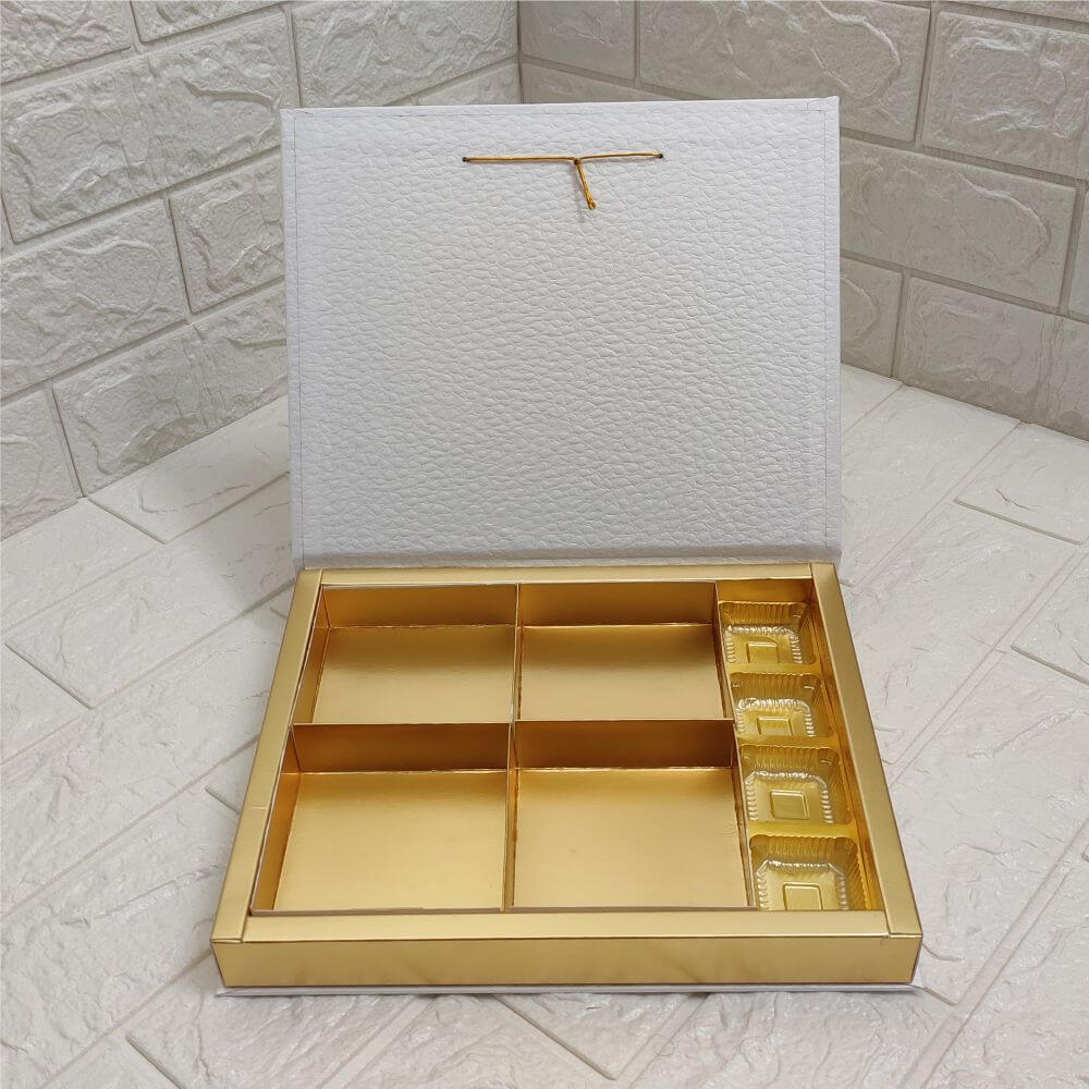 Plain 4 Compartment Dry Fruit Box